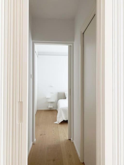 The Window On The Theatre And The Cathedral - Luxury Apartment Como Bagian luar foto