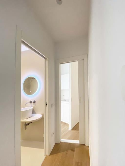 The Window On The Theatre And The Cathedral - Luxury Apartment Como Bagian luar foto