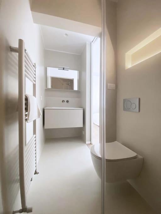 The Window On The Theatre And The Cathedral - Luxury Apartment Como Bagian luar foto