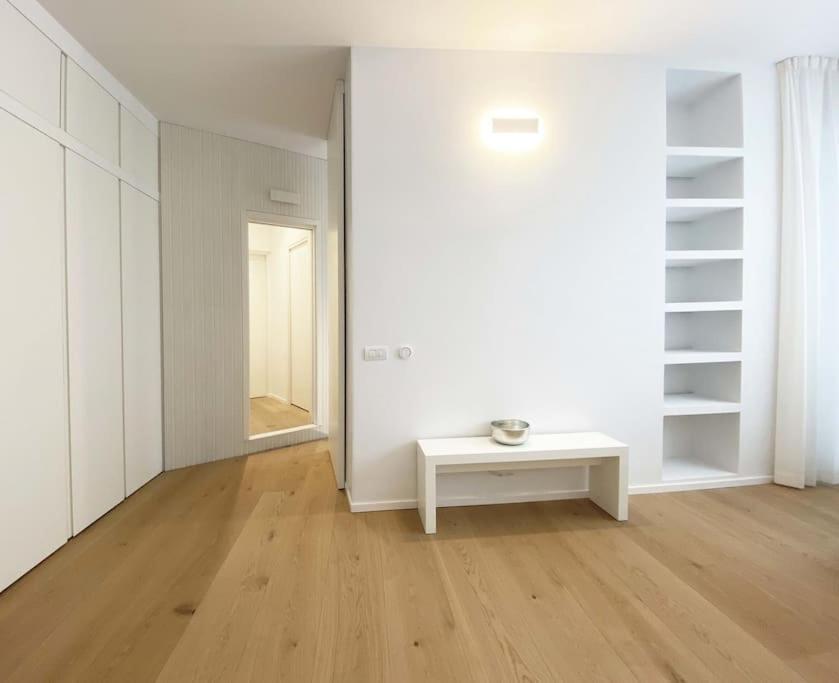 The Window On The Theatre And The Cathedral - Luxury Apartment Como Bagian luar foto