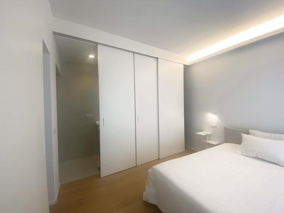 The Window On The Theatre And The Cathedral - Luxury Apartment Como Bagian luar foto