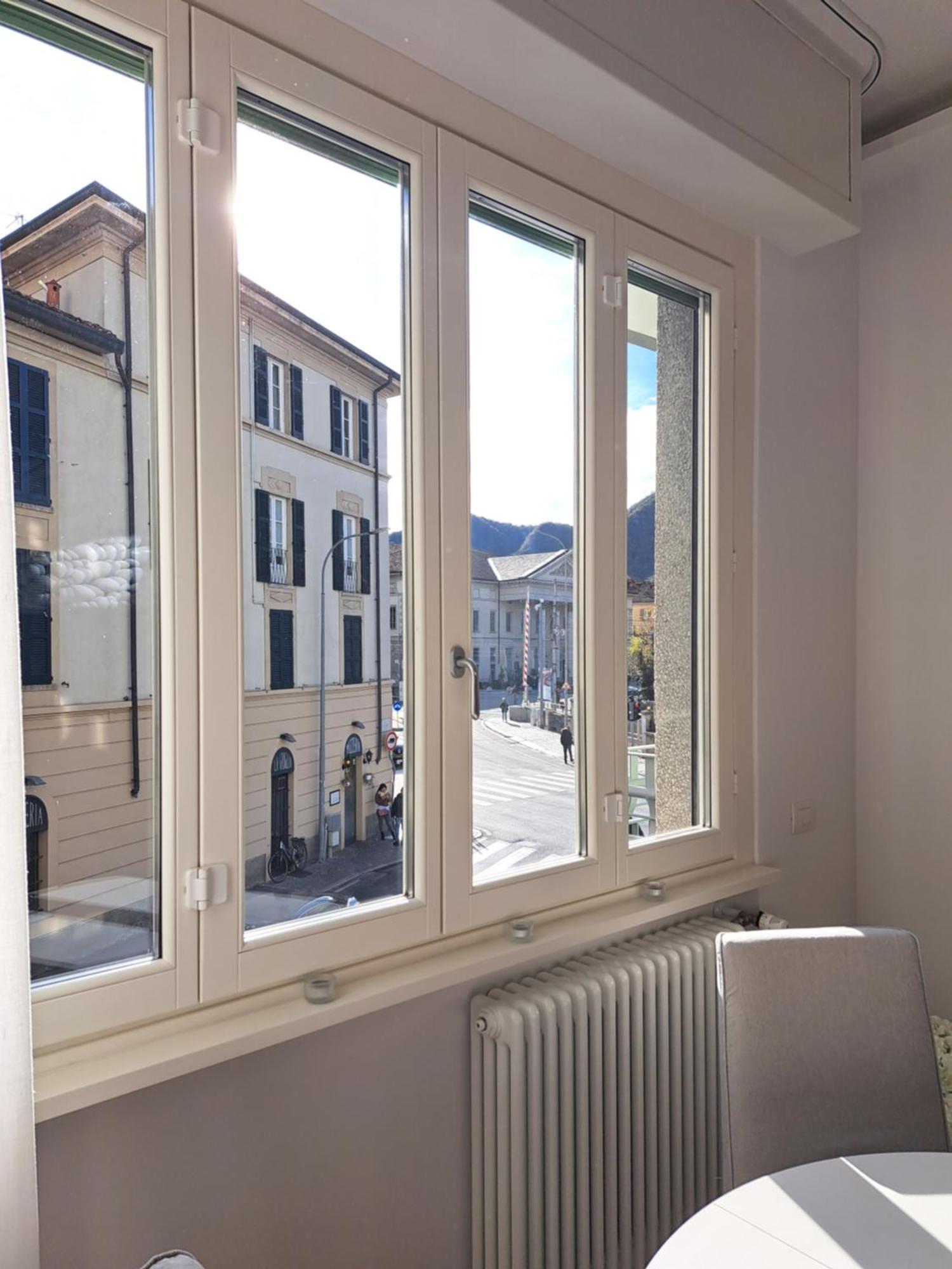 The Window On The Theatre And The Cathedral - Luxury Apartment Como Bagian luar foto