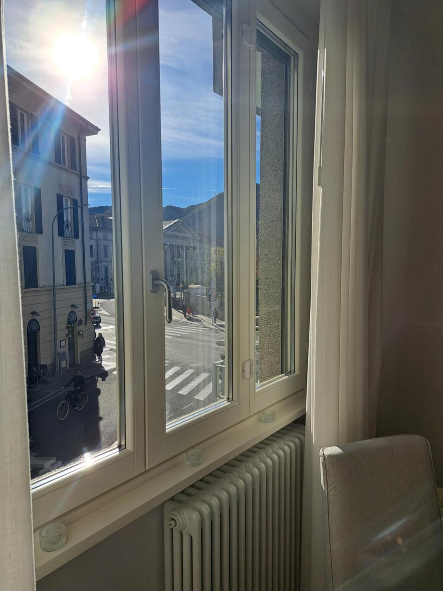 The Window On The Theatre And The Cathedral - Luxury Apartment Como Bagian luar foto