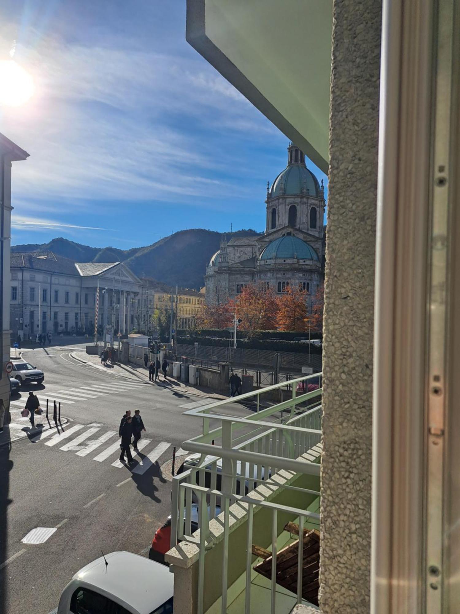 The Window On The Theatre And The Cathedral - Luxury Apartment Como Bagian luar foto
